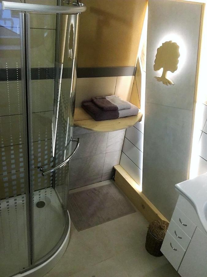 Oak Apartment *